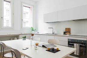 JOIVY Lovely 1-Bed W/Balcony & Parking