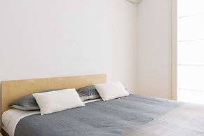 JOIVY Lovely 1-Bed W/Balcony & Parking