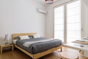 JOIVY Lovely 1-Bed W/Balcony & Parking