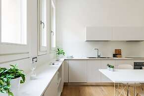 JOIVY Lovely 1-Bed W/Balcony & Parking