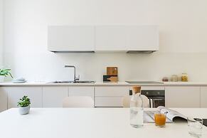 JOIVY Lovely 1-Bed W/Balcony & Parking