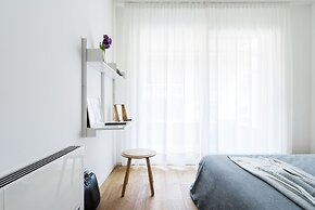 JOIVY Stylish 1-Bedroom Flat