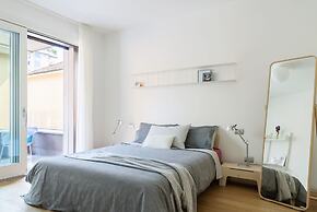 JOIVY Stylish 1-Bedroom Flat