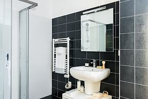 Altido Sunny 1-Bed Flat With/ Balcony