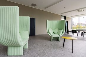JOIVY Uptown Apartments