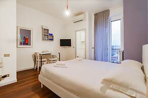 JOIVY Sleek Flat W/Balcony