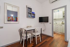 JOIVY Sleek Flat W/Balcony