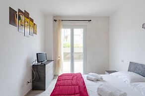 JOIVY Flat W/Terrace & Parking