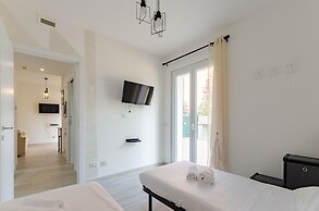 JOIVY Flat W/Terrace & Parking