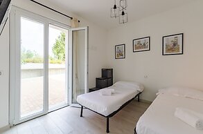 JOIVY Flat W/Terrace & Parking