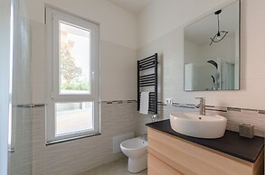 JOIVY Flat W/Terrace & Parking