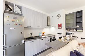 JOIVY Flat W/Terrace & Parking