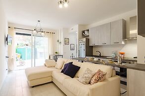 JOIVY Flat W/Terrace & Parking