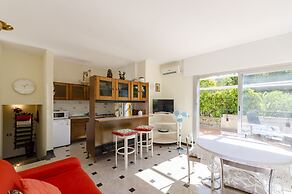 JOIVY Flat W/Terrace & Sea View