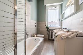 JOIVY Modern 1-Bed Flat W/Balcony