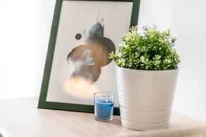 JOIVY Modern 1-Bed Flat W/Balcony