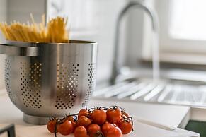 JOIVY Modern 1-Bed Flat W/Balcony