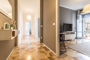 JOIVY Modern 1-Bed Flat W/Balcony