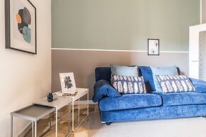 JOIVY Modern 1-Bed Flat W/Balcony