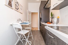 JOIVY Modern 1-Bed Flat W/Balcony