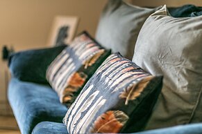 JOIVY Modern 1-Bed Flat W/Balcony