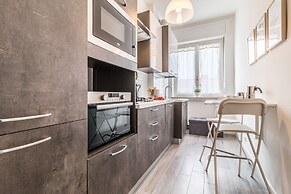 JOIVY Modern 1-Bed Flat W/Balcony