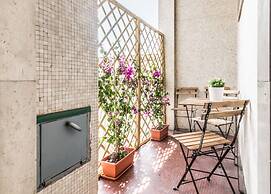 JOIVY Modern 1-Bed Flat W/Balcony