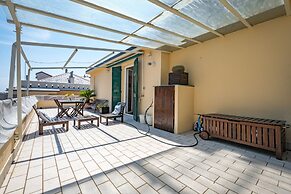 JOIVY Penthouse Flat W/Terrace