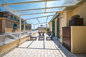 JOIVY Penthouse Flat W/Terrace