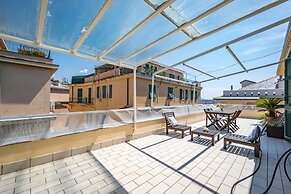 JOIVY Penthouse Flat W/Terrace