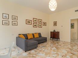 JOIVY Modern 2bed flat with balcony, 250m from M5 Foppa and M2 Sant'Ag