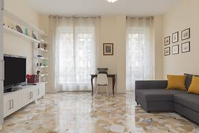 JOIVY Modern 2bed flat with balcony, 250m from M5 Foppa and M2 Sant'Ag