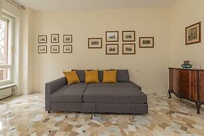 JOIVY Modern 2bed flat with balcony, 250m from M5 Foppa and M2 Sant'Ag