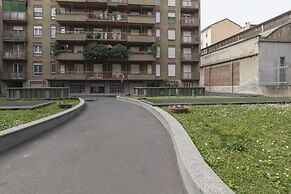 JOIVY Modern 2bed flat with balcony, 250m from M5 Foppa and M2 Sant'Ag