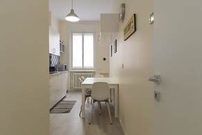 JOIVY Modern 2bed flat with balcony, 250m from M5 Foppa and M2 Sant'Ag