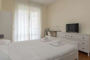 JOIVY Modern 2bed flat with balcony, 250m from M5 Foppa and M2 Sant'Ag