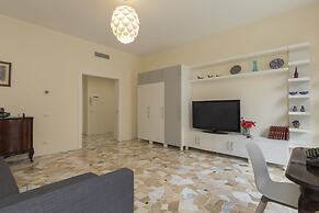 JOIVY Modern 2bed flat with balcony, 250m from M5 Foppa and M2 Sant'Ag