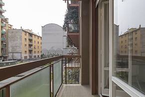 JOIVY Modern 2bed flat with balcony, 250m from M5 Foppa and M2 Sant'Ag
