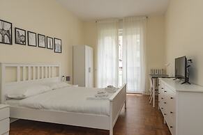 JOIVY Modern 2bed flat with balcony, 250m from M5 Foppa and M2 Sant'Ag