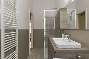 JOIVY Modern 2bed flat with balcony, 250m from M5 Foppa and M2 Sant'Ag