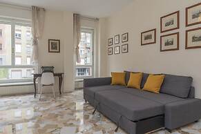 JOIVY Modern 2bed flat with balcony, 250m from M5 Foppa and M2 Sant'Ag