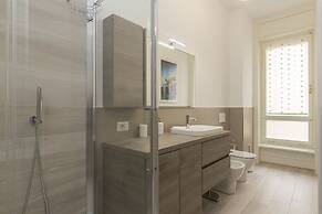 JOIVY Modern 2bed flat with balcony, 250m from M5 Foppa and M2 Sant'Ag