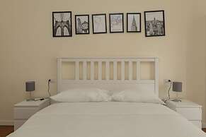 JOIVY Modern 2bed flat with balcony, 250m from M5 Foppa and M2 Sant'Ag