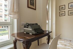 JOIVY Modern 2bed flat with balcony, 250m from M5 Foppa and M2 Sant'Ag