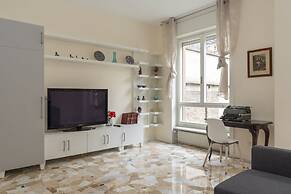 JOIVY Modern 2bed flat with balcony, 250m from M5 Foppa and M2 Sant'Ag