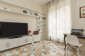 JOIVY Modern 2bed flat with balcony, 250m from M5 Foppa and M2 Sant'Ag