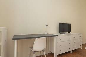 JOIVY Modern 2bed flat with balcony, 250m from M5 Foppa and M2 Sant'Ag