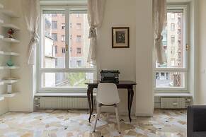 JOIVY Modern 2bed flat with balcony, 250m from M5 Foppa and M2 Sant'Ag