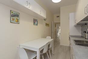 JOIVY Modern 2bed flat with balcony, 250m from M5 Foppa and M2 Sant'Ag