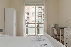 JOIVY Modern 2bed flat with balcony, 250m from M5 Foppa and M2 Sant'Ag